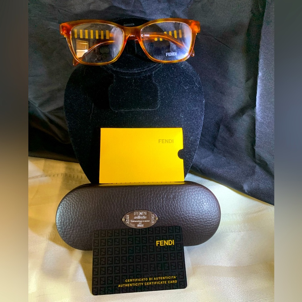 Fab Fendi!! 👓 🔥RARE🔥Frames with plastic lenses